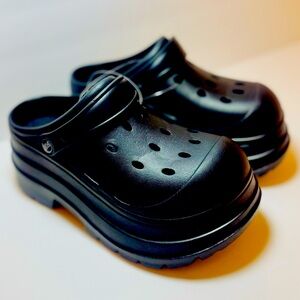 Trendy Black Platform Clogs Size US 8.5-9.5 | EU 40-41 | NWT